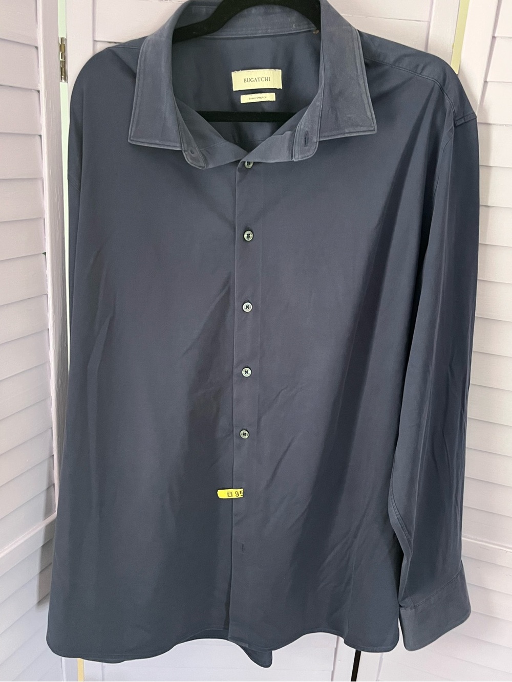 Bugatchi Men’s dark blue Long-Sleeve Button-Down Shirt. Drycleaned 3 way stretch